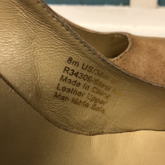 LuiChiny Red Carpet STEAL HER tan platform wedges with gold eyelets women’s sz 8 - Picture 6 of 12